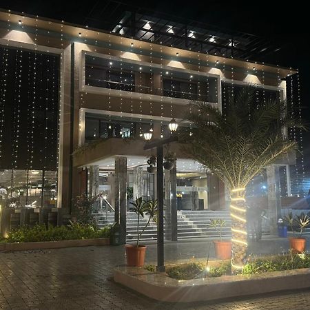 The Pavilion Park Resort Μαλεγκάον Εξωτερικό φωτογραφία