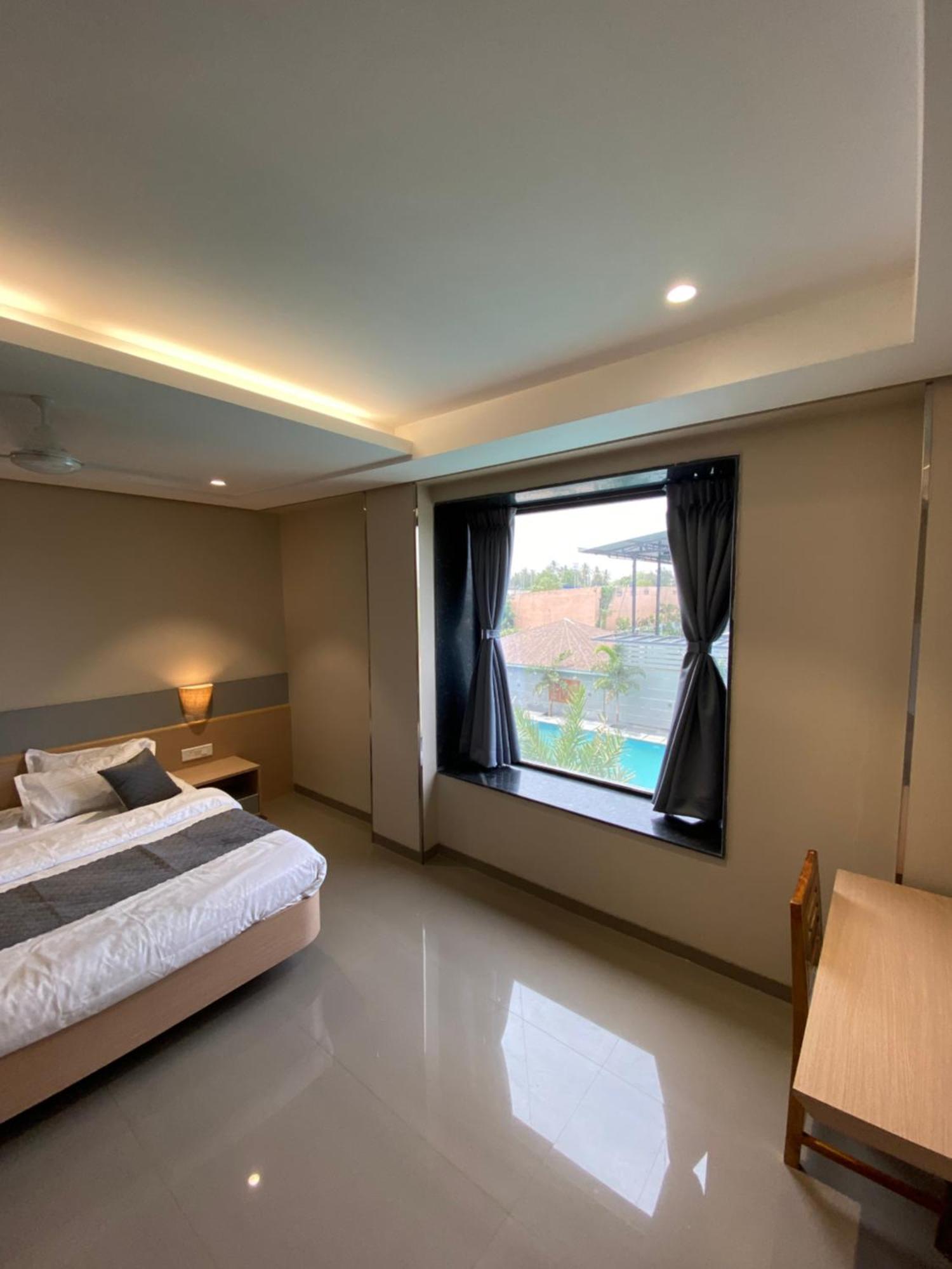 The Pavilion Park Resort Μαλεγκάον Εξωτερικό φωτογραφία