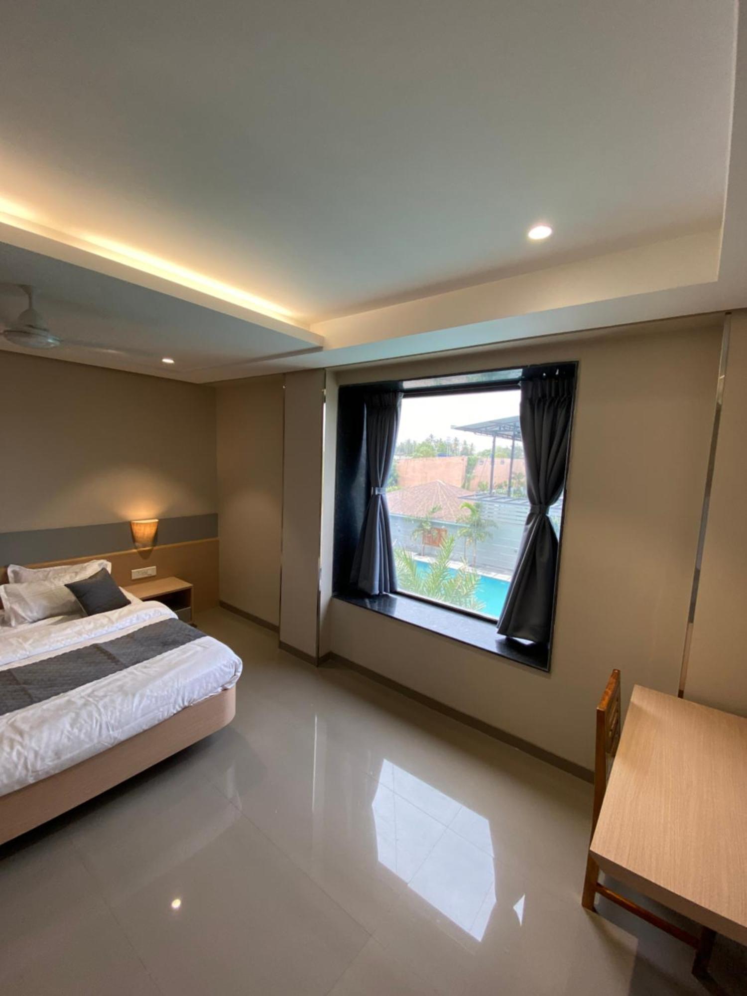 The Pavilion Park Resort Μαλεγκάον Εξωτερικό φωτογραφία
