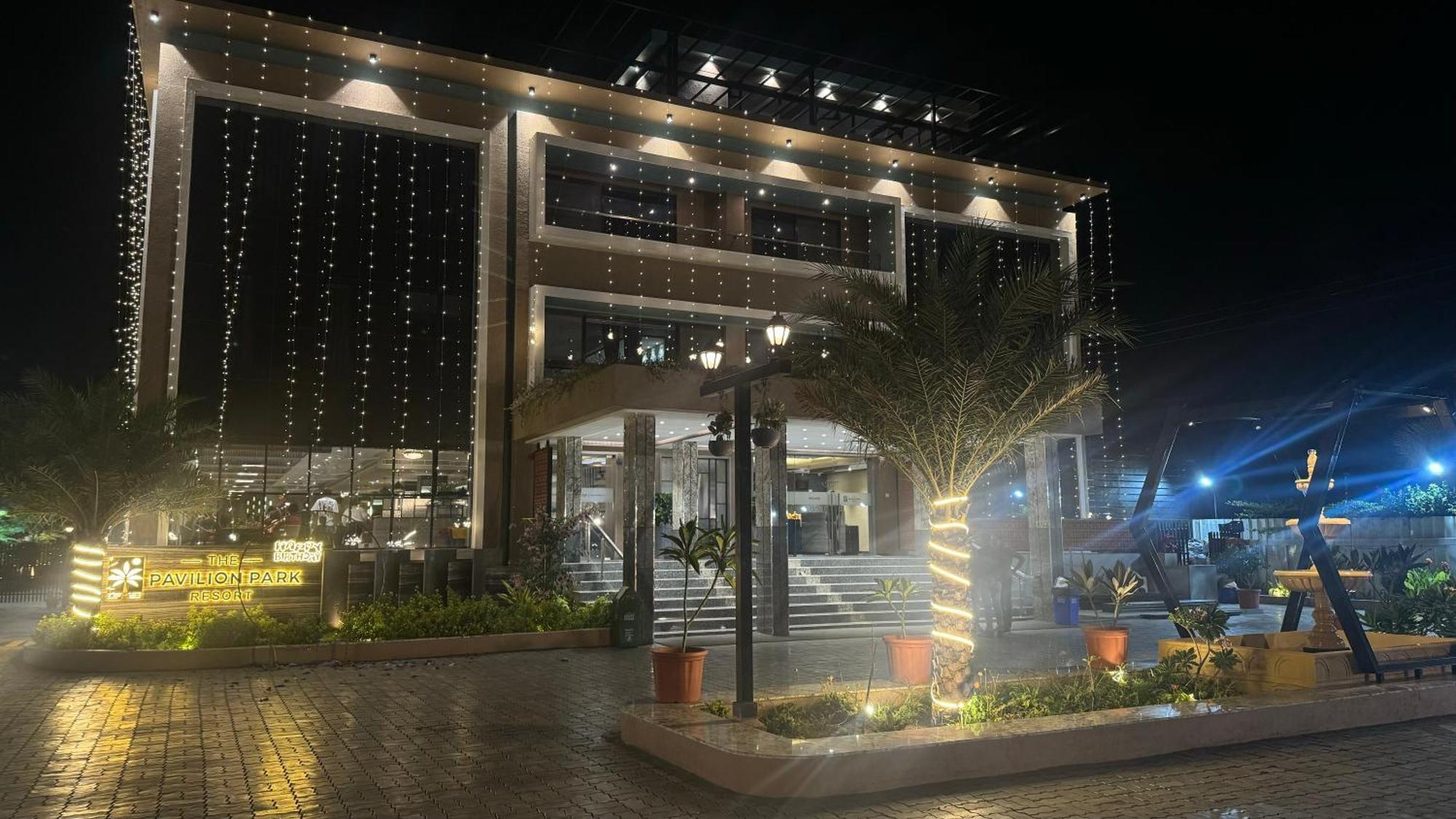 The Pavilion Park Resort Μαλεγκάον Εξωτερικό φωτογραφία